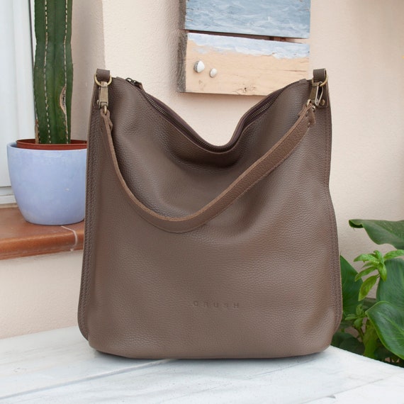 bolsa-para-mujer-100fqv-1.jpg Bolso hobo de cuero hecho a mano: bolso de hombro para mujer, 10 colores. JUNE Etsy España - Imagen 1