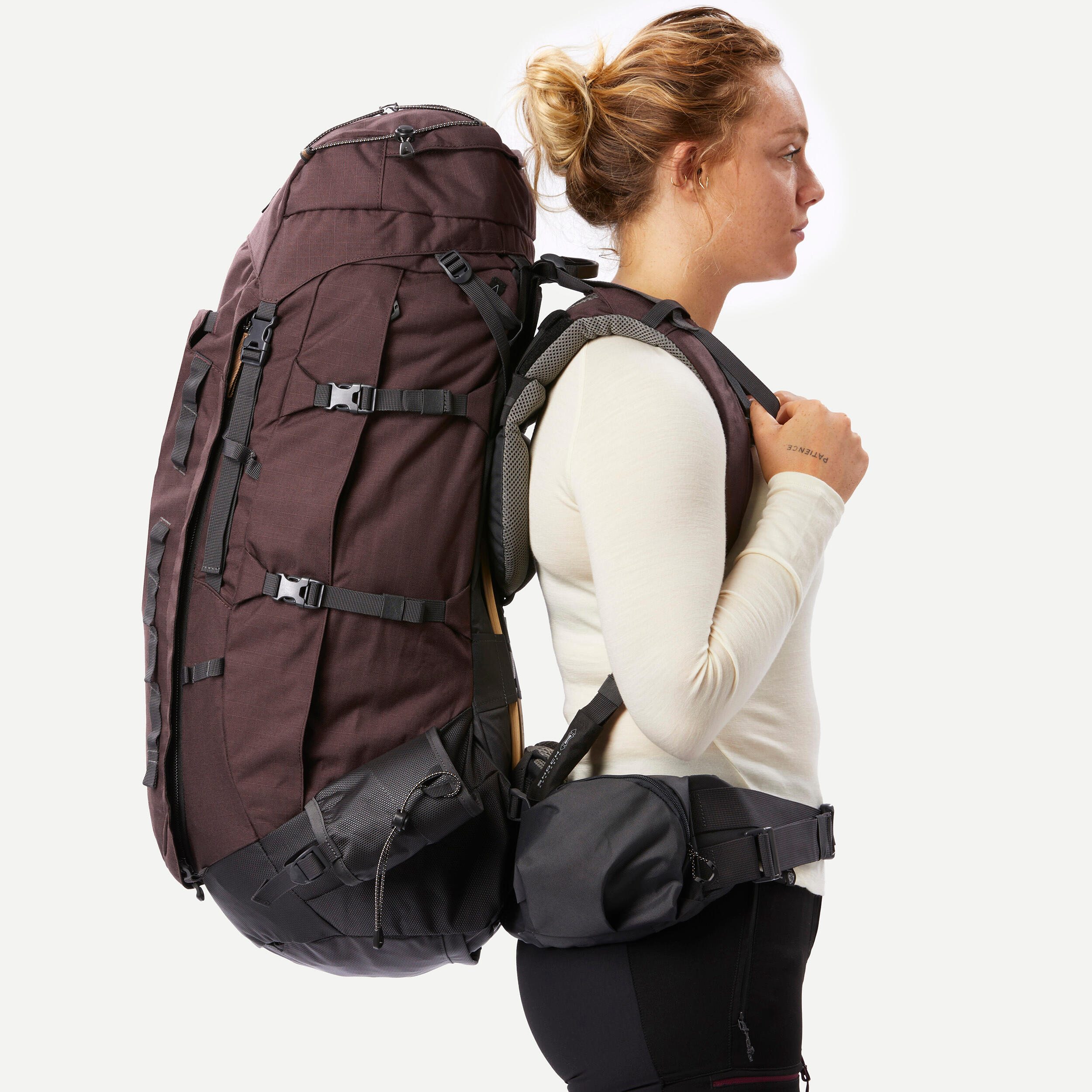 mochila-60-litros-768nxq-1.jpg Mochila trekking Mujer 60+10L MT900 Symbium | Decathlon - Imagen 1