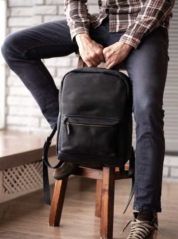 mochila-cuero-hombre-166xic-1.jpg Mochila para portátil de cuero azul para hombre: bolsa de trabajo de 13 pulgadas Etsy España - Imagen 1