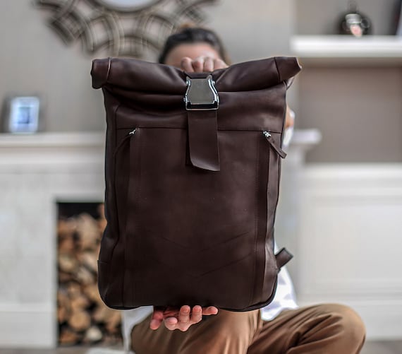 mochila-cuero-hombre-922atf-1.jpg Mochila de cuero para hombre con forro de sarga. Mochila enrollable para hombre. * mochila para hombre Etsy España - Imagen 1