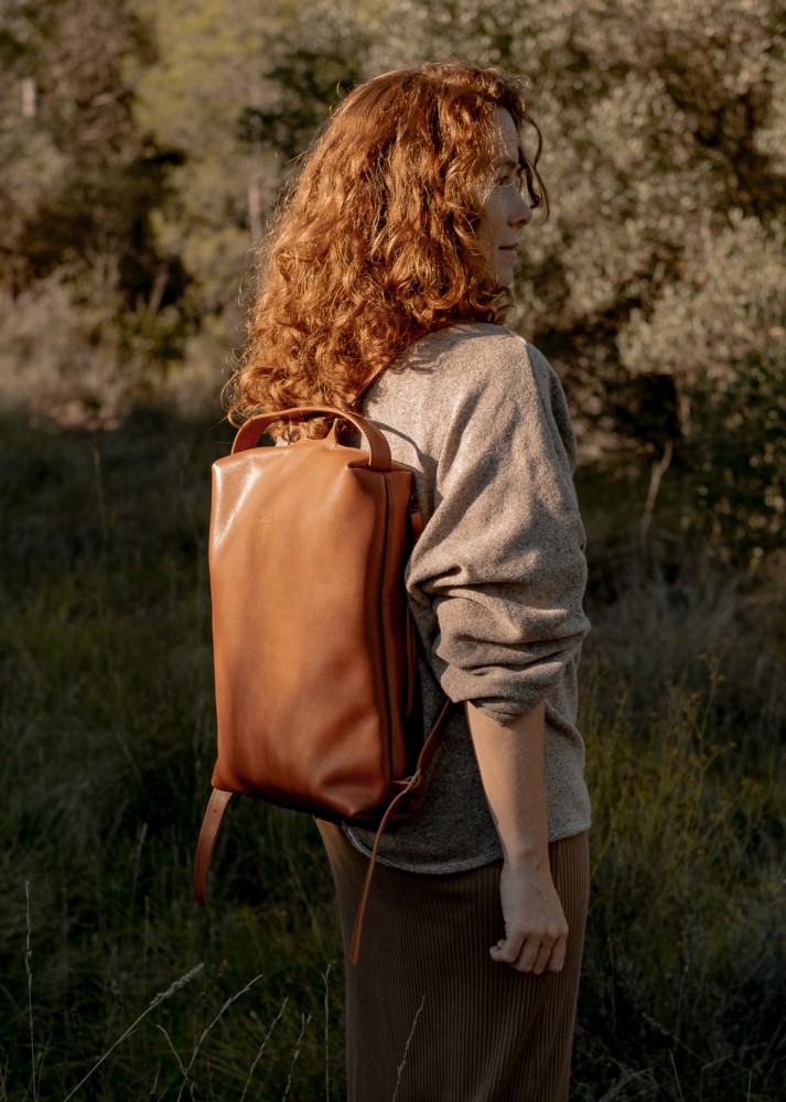 mochila-cuero-mujer-609fyb-1.jpg Mochila artesanal de cuero elegante mujer marrón - Imagen 1