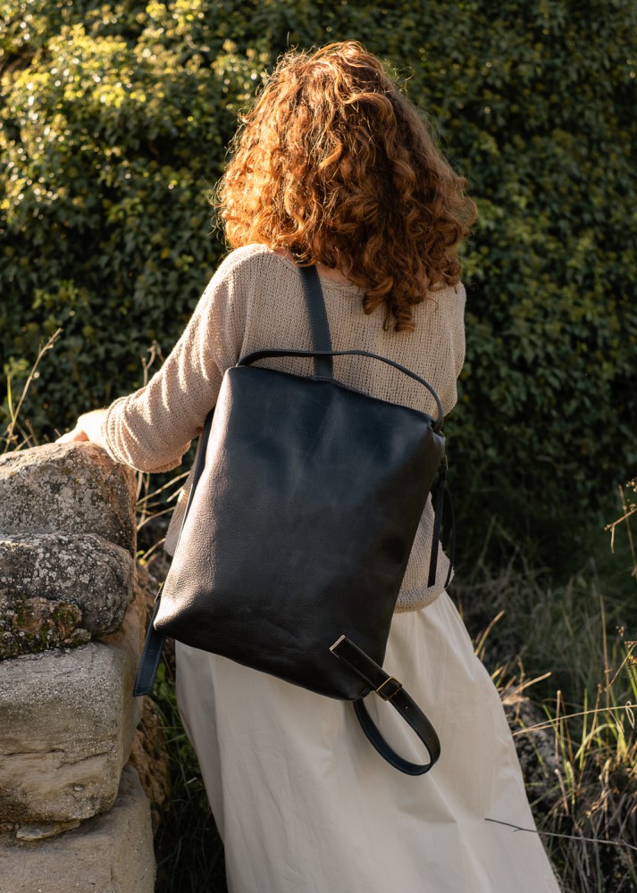 mochila-cuero-mujer-780tct-1.jpg Mochila artesanal de cuero elegante mujer negra - Imagen 1