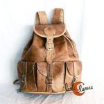 Mochila de cuero marroquí, tres bolsillos pequeña, cuero natural.