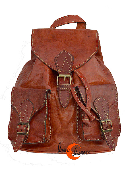mochila-de-piel-402ilq-1.jpg Mochila de cuero marroquí. Mochila grande dos bolsillos color coñac. - Imagen 1