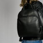 Mochila de cuero negro mujer