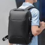 Mochila impermeable para hombre, mochila de viaje también para portátil con bloqueo antirrobo USB + PIN | Cool Mania