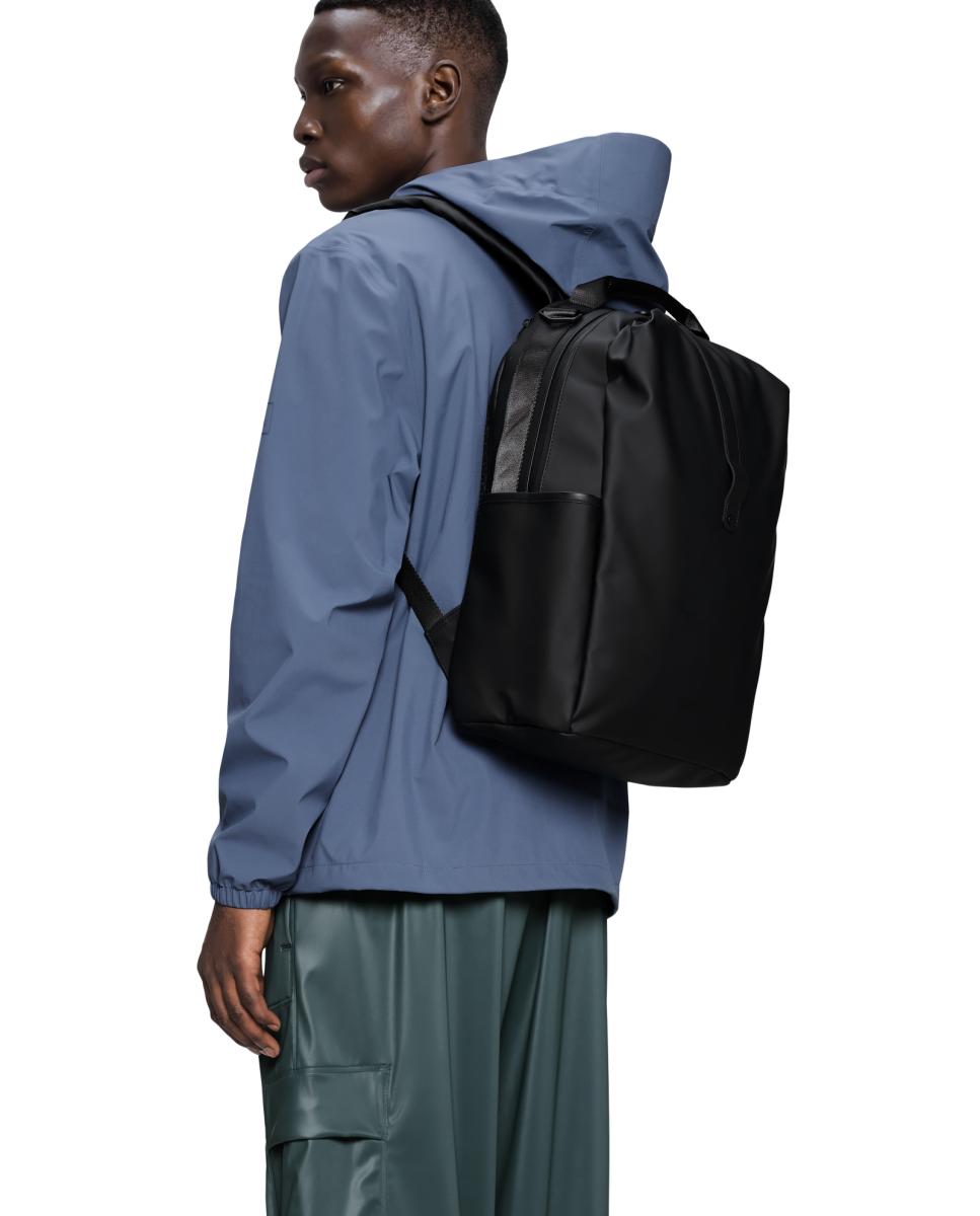 mochila-impermeable-hombre-700azh-1.jpg Mochila Clip Front impermeable de hombre Negro Rains - Imagen 1