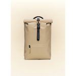 Mochila impermeable Rolltop Rucksack arena 13320 rains | Cabo Rojo