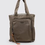 Comprar MOCHILAS MOCHILA NYLON NUDO de la marca VICTORIA de MUJER en color Verde online al mejor precio | Rebajas Verano 2026