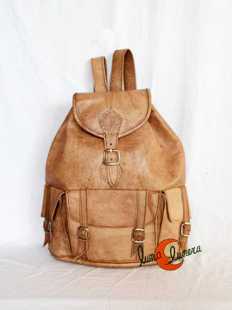 mochila-piel-069mqe-1.jpg Mochila de cuero marroquí, tres bolsillos mediana, cuero natural. - Imagen 1