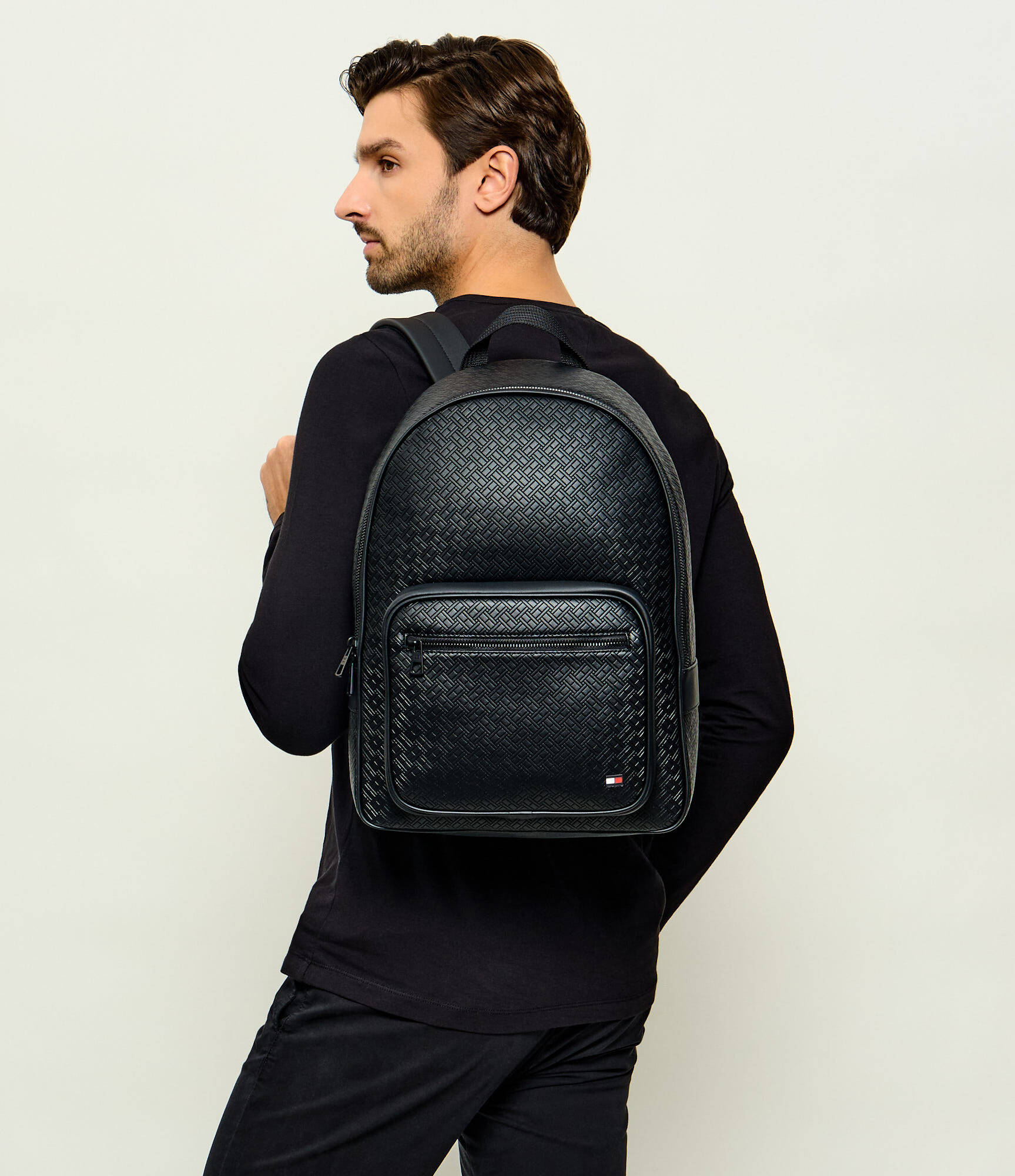 mochila-tommy-363xym-1.jpg Mochila Tommy Hilfiger | color Negro | Gomezmoda.es - Imagen 1