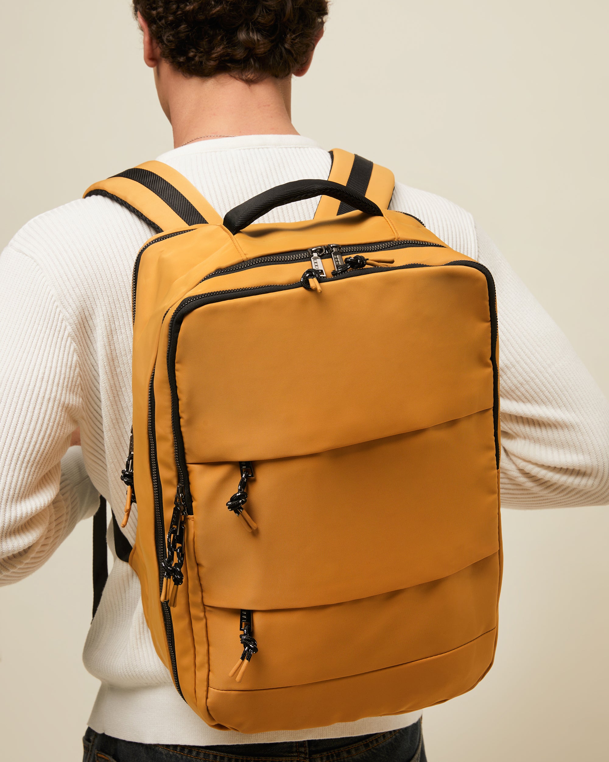 mochilas-de-hombre-419fwk-1.jpg ▶︎ Mochilas de Hombre: Mejores Precios desde 32,99€ | Misako - Imagen 1