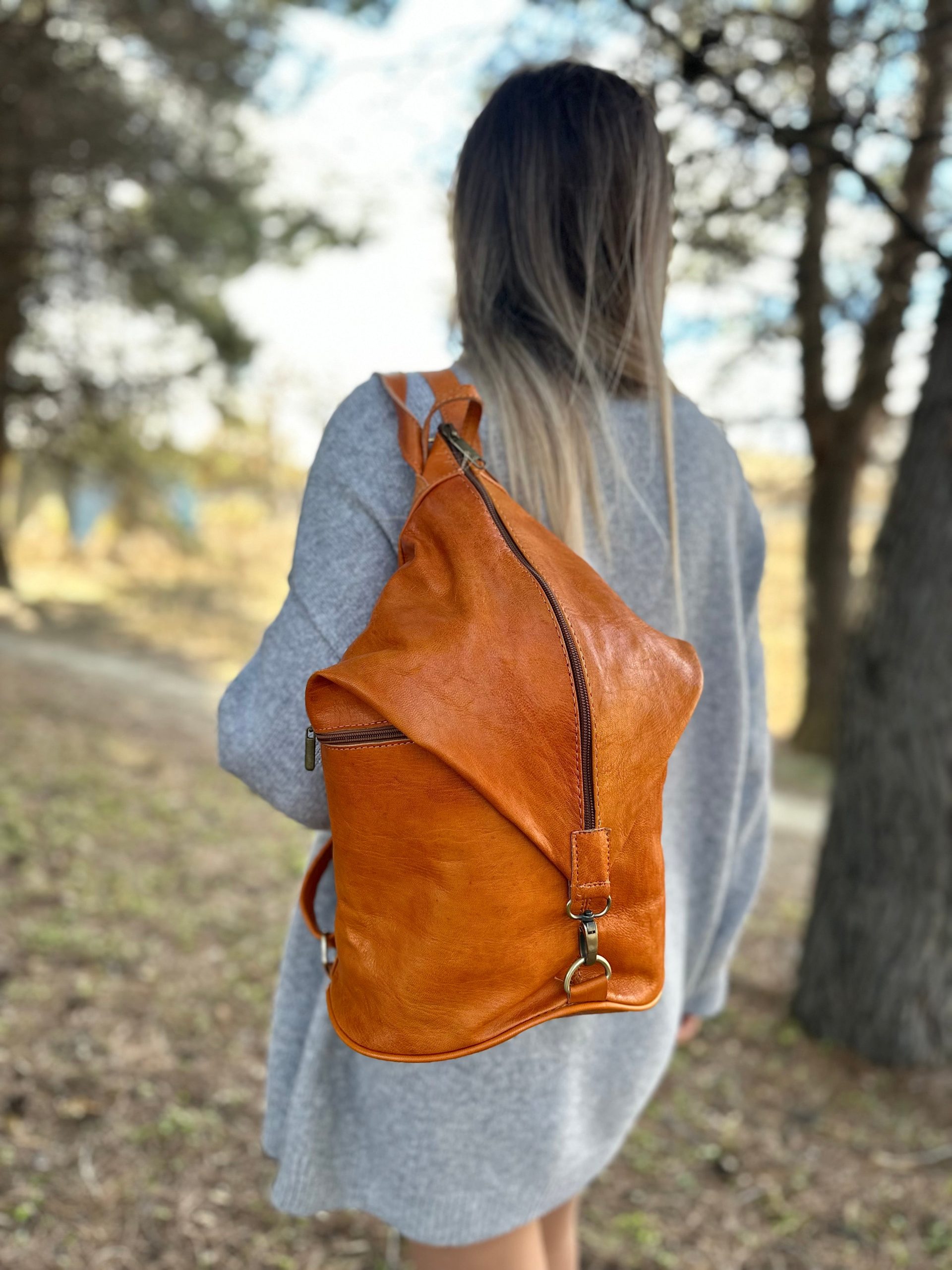 mochilas-originales-mujer-535pbe-1.jpg MOCHILA DE MUJER DE PIEL CON CIERRE ANTIRROBO | MOCHILAS ORIGINALES – Las Pitiusas Moda ® - Imagen 1